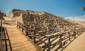 Lima – Templo Pre Inca de Pachacamac – Barranco Barrio Bohemio – Parque del Amor – Museo Larco (Desayuno y Almuerzo)