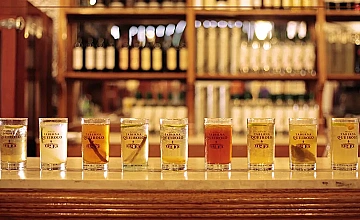 Lima – Tour Degustación comida peruana: Ceviche peruano en La Mar, papa rellena y pisco peruano en Taberna Queirolo, Anticuchos y Picarones – Visita Museo Larco – Malecón de Miraflores (Desayuno y Almuerzo)