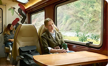 Tren turistico de Ollantaytambo a Aguas Calientes rumbo a Machu Picchu