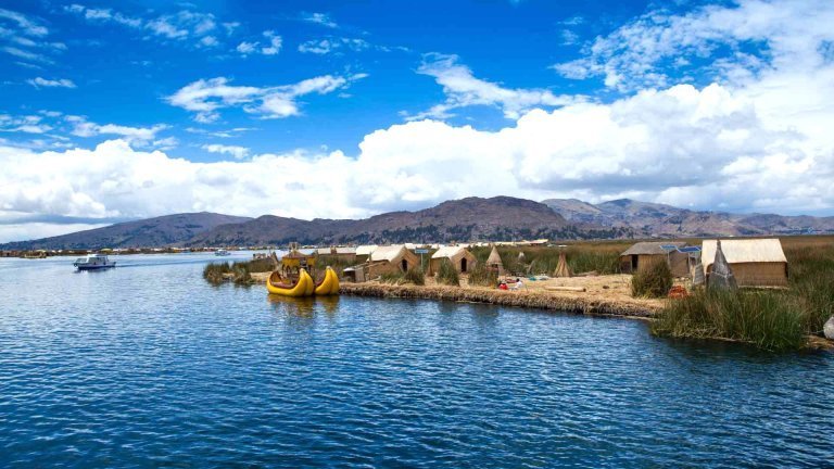 Tour lago Titicaca islas flotantes Uros desde Argentina